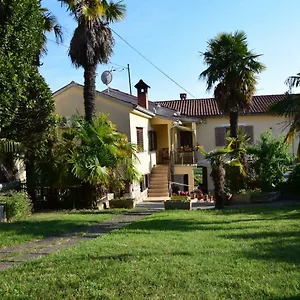 Uzila Family Appartamento Mugeba